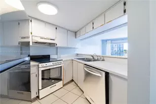2600 Collins Ave, Miami Beach, FL 33140 - Photo 21