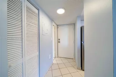 2600 Collins Ave #308, Miami Beach, FL 33140 - Photo 25