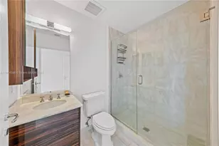 50 South Pointe Dr, Miami Beach, FL 33139 - Photo 27