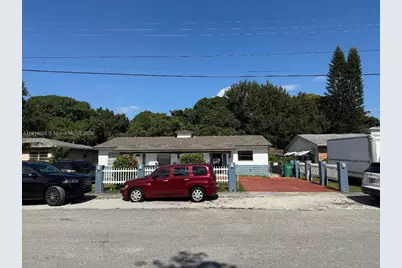 1371 NE 150th St, Miami, FL 33161 - Photo 1