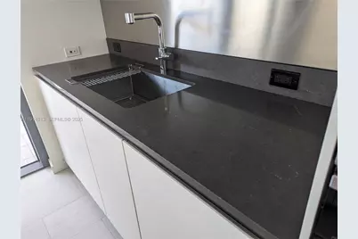 1000 Brickell Plz #2101, Miami, FL 33131 - Photo 35