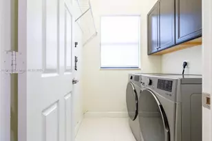 8777 NW 102nd Ct, Doral, FL 33178 - Photo 33