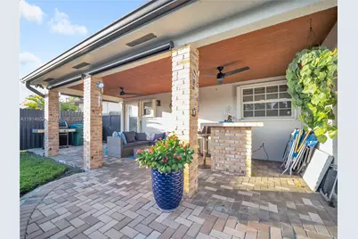 8530 NW 178th St, Hialeah, FL 33015 - Photo 5