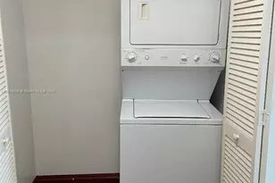 31 SE 5th St, Miami, FL 33131 - Photo 17