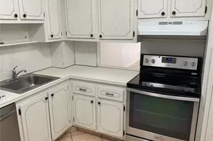 301 Cambridge Rd, Hollywood, FL 33024 - Photo 13