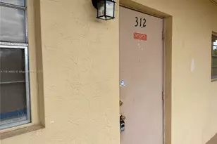 301 Cambridge Rd, Hollywood, FL 33024 - Photo 7