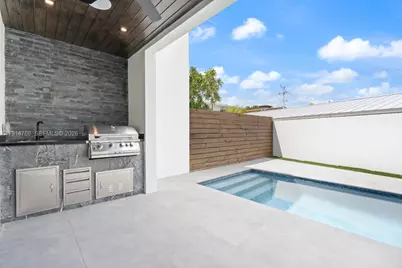 205 NE 17th Ave, Fort Lauderdale, FL 33301 - Photo 9