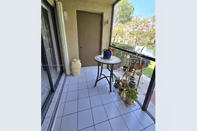 302 Lakeview Dr #102, Weston, FL 33326 - Photo 9