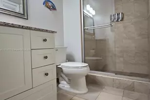 302 Lakeview Dr, Weston, FL 33326 - Photo 17