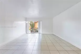 9423 SW 76th St, Miami, FL 33173 - Photo 3