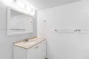 9423 SW 76th St, Miami, FL 33173 - Photo 11