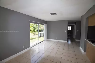 825 SW 10th St, Hallandale Beach, FL 33009 - Photo 7