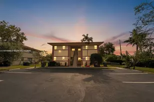 825 SW 10th St, Hallandale Beach, FL 33009 - Photo 1