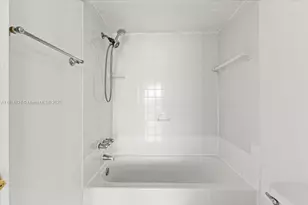 18011 Biscayne Blvd, Aventura, FL 33160 - Photo 17