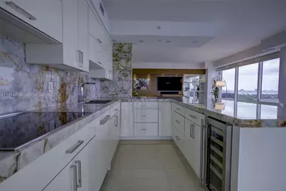 4775 Collins Ave #1601, Miami Beach, FL 33140 - Photo 9