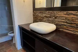 2831 N Oakland Forest Dr, Oakland Park, FL 33309 - Photo 15