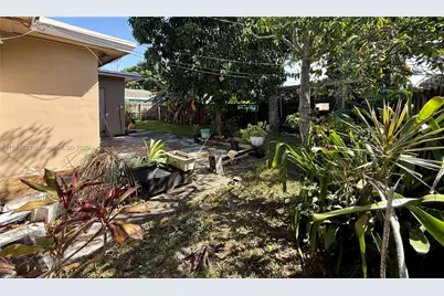 7340 Allen Dr, Hollywood, FL 33024 - Photo 17