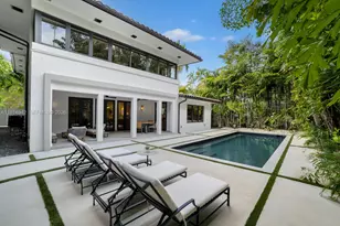 5735 N Bay Rd, Miami Beach, FL 33140 - Photo 1