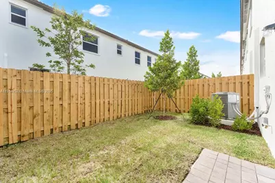 2558 SE 27th Dr #2558, Homestead, FL 33035 - Photo 19