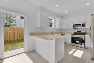 2558 SE 27th Dr, Homestead, FL 33035 - Photo 9