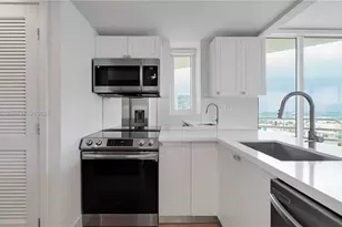 555 NE 34th St, Miami, FL 33137 - Photo 9