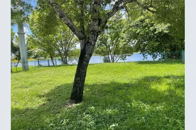 1352 SE 16th Ave, Homestead, FL 33035 - Photo 3