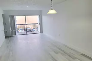 6272 NW 186th St, Hialeah, FL 33015 - Photo 13