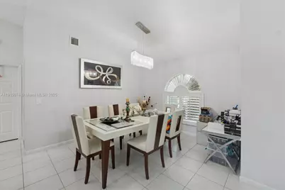 1510 SW 96th Ter, Davie, FL 33324 - Photo 9