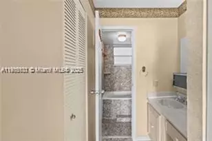 8205 NW 61st St, Tamarac, FL 33321 - Photo 17