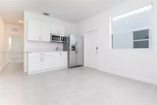 2636 SE 8th Ct, Homestead, FL 33035 - Photo 3