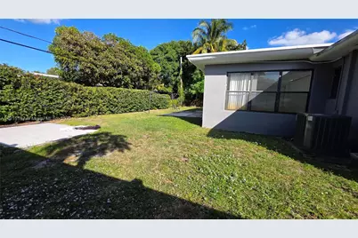 525 NE 132nd Ter #525 y 527, North Miami, FL 33161 - Photo 25