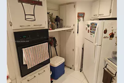 801 Brickell Bay Dr #671, Miami, FL 33131 - Photo 7