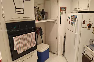 801 Brickell Bay Dr, Miami, FL 33131 - Photo 7