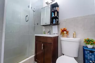 640 NE 168th St, North Miami Beach, FL 33162 - Photo 17