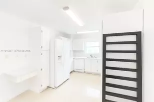 2780 NE 183rd St, Aventura, FL 33160 - Photo 11