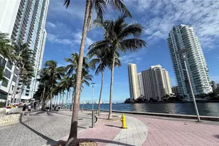 300 S Biscayne Blvd, Miami, FL 33131 - Photo 25