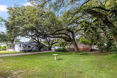 535 NW 90th St, El Portal, FL 33150 - Photo 27