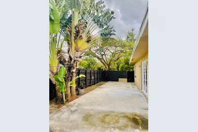 2402 NW 42nd St, Miami, FL 33142 - Photo 35