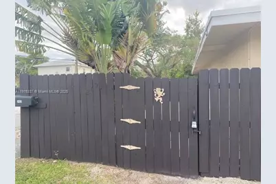 2402 NW 42nd St, Miami, FL 33142 - Photo 11