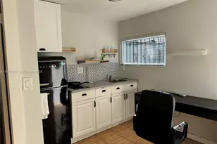 621 NW 19th Ave, Miami, FL 33125 - Photo 5