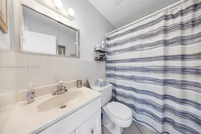 900 SW 10th Ter #14S, Hallandale Beach, FL 33009 - Photo 11