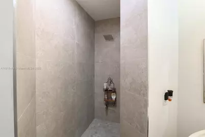 2200 NE 4th Ave #1002, Miami, FL 33137 - Photo 15