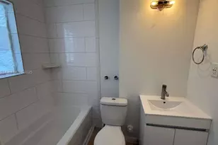 870 NE 142nd St, North Miami, FL 33161 - Photo 17