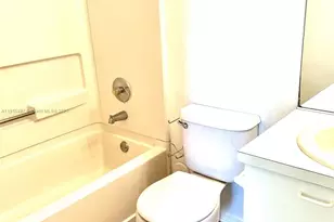 7886 Dixie Beach Cir, Tamarac, FL 33321 - Photo 5