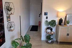 10110 SW 20th St, Miami, FL 33165 - Photo 7