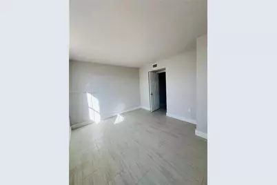 380 NW 85th Pl #1406, Miami, FL 33126 - Photo 9