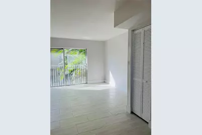 380 NW 85th Pl #1406, Miami, FL 33126 - Photo 5