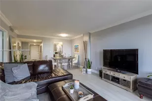 250 Jacaranda Dr, Plantation, FL 33324 - Photo 3