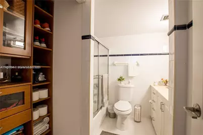 250 Jacaranda Dr #506, Plantation, FL 33324 - Photo 13