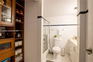 250 Jacaranda Dr, Plantation, FL 33324 - Photo 13